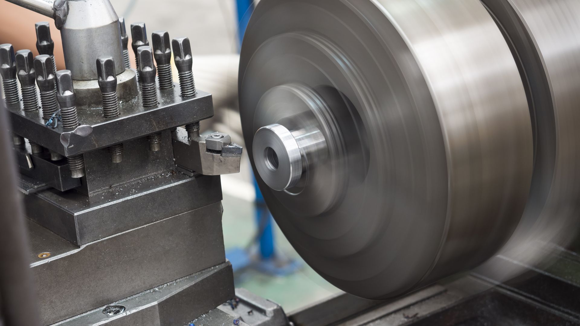 Manual turning on lathe